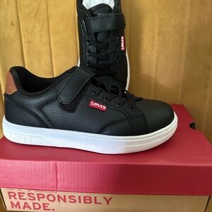 Boys Levi’s, full leather with Velcro tennis shoes